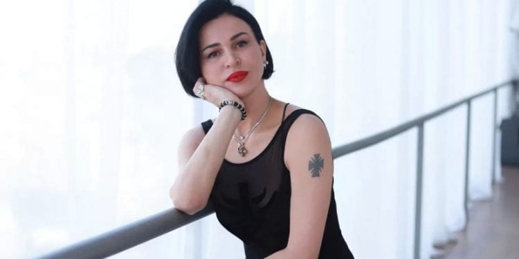 “მაპატიე, ისე ვერ მოგიარე როგორც შენ ამას იმსახურებდი. ბოდიში, დე” – თეა დარჩია გარდაცვლილ დედას პატიებას სთხოვს