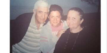 „21 მარტს მამამ დამტოვა, დღეს დედამ“ – ნეკა სებისკვერაძის მშობლები კორონავირუსმა იმსხვერპლა