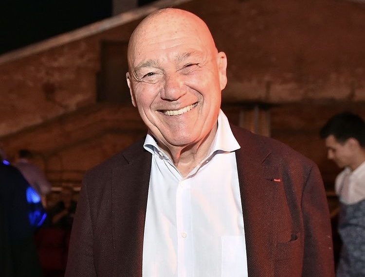 ვლადიმერ პოზნერი თბილისში განვითარებულ მოვლენებს ეხმაურება