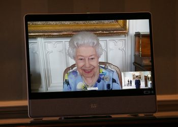 პრინც ფილიპის გარდაცვალების შემდეგ 95 წლის დედოფალი ოფიციალურ საქმიანობას დაუბრუნდა