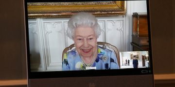 პრინც ფილიპის გარდაცვალების შემდეგ 95 წლის დედოფალი ოფიციალურ საქმიანობას დაუბრუნდა