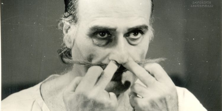 9 აპრილს რუსთაველის თეატრის კარი კახი კავსაძემ გააღო და უამრავი ადამიანის სიცოცხლე გადაარჩინა