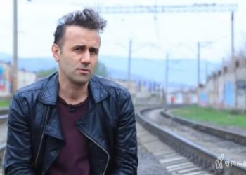 “35 წელი დამჭირდა, რომ მამაჩემი გამეშვა პოლიციაში… ის რომ გარდაიცვალა კმაყოფილების განცდაც მქონდა” – იუმორისტი უმძიმეს წარსულსა და ოჯახურ ძალადობაზე