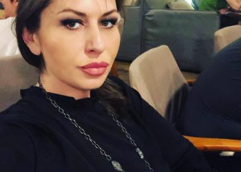 “ძირს არაკაცები! ახლა უფრო კარგად ვხვდები, რატომ ხვდებოდა თავში ჩემი ძალიან მძიმე ჩანთები მამრობით სქესს”