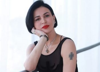 “მღრღნის. სისხლძაღვებში რაღაც დაცოცავს. ტკივილი ფეხის თითებიდან იწყება…” – თეა დარჩია კორონავირუსს ებრძვის