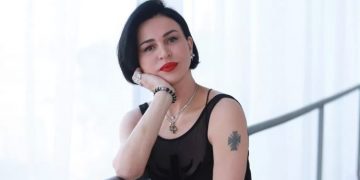 “მღრღნის. სისხლძაღვებში რაღაც დაცოცავს. ტკივილი ფეხის თითებიდან იწყება…” – თეა დარჩია კორონავირუსს ებრძვის