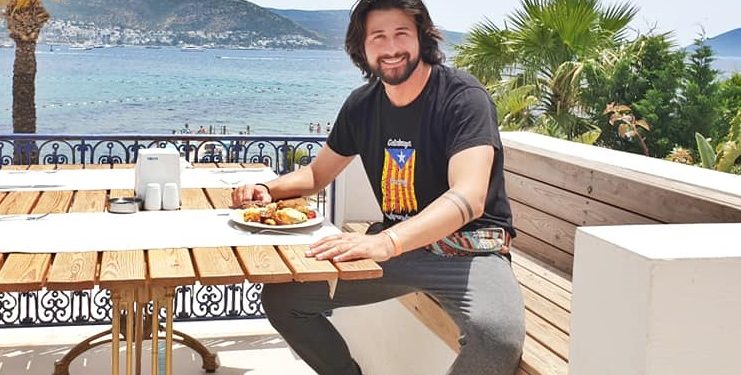 დაოკდით და გაიხედეთ ცოტა თქვენი დაფილერებული ცხვირების იქით – ვის მიმართავს გურამ შეროზია