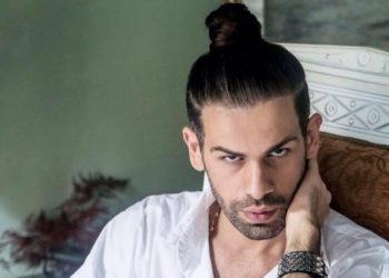 “მივალ ამ ურჩხულ ექიმთან, ვწვდები უგემოვნოდ შეღებილ თმებში, დერეფანში ვათრევ და ყოველ პალატასთან ვარტყმევინებ თავს-მეთქი” – დიზაინერი ბებიასთან დაკავშირებულ მძიმე ისტორიაზე