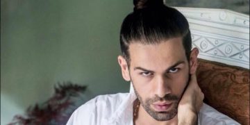 “მივალ ამ ურჩხულ ექიმთან, ვწვდები უგემოვნოდ შეღებილ თმებში, დერეფანში ვათრევ და ყოველ პალატასთან ვარტყმევინებ თავს-მეთქი” – დიზაინერი ბებიასთან დაკავშირებულ მძიმე ისტორიაზე