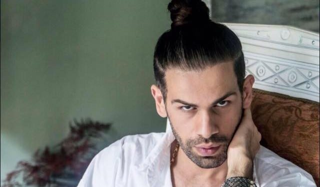 “მივალ ამ ურჩხულ ექიმთან, ვწვდები უგემოვნოდ შეღებილ თმებში, დერეფანში ვათრევ და ყოველ პალატასთან ვარტყმევინებ თავს-მეთქი” – დიზაინერი ბებიასთან დაკავშირებულ მძიმე ისტორიაზე