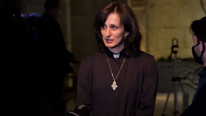 ჩემმა 71 წლის ორჯერ აცრილმა მამამ კოვიდი მშვიდობით გადააგორა, ვიღაცებს დღეს დედაც და მამაც წაართვა – რუსუდან გოცირიძე