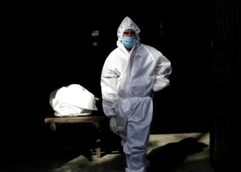 ჩემს კოლეგას დავურეკე, მოდი, არ მინდა ეს კაცი მარტოს ჩამაკვდეს ხელში-მეთქი – რას ყვებიან კოვიდკლინიკის ექიმები