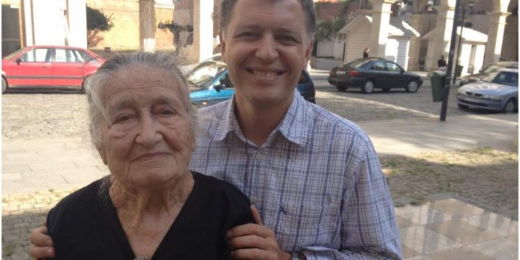 ერთი შეტყობინება გაუგზავნეთ ბებოს ან ბაბუს, როგორ გაუხარდებათ, იცით?! – გიორგი ფხაკაძე ახალგაზრდებს მიმართავს