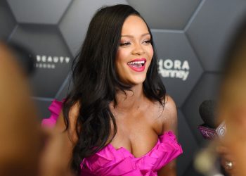 რიანა უკვე მილიარდერი და მსოფლიოში ყველაზე მდიდარი ქალი შემსრულებელია