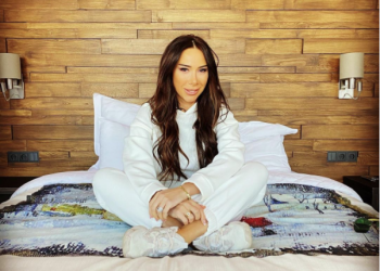 „ისეთი ლამაზია, ყბა ხელით დავიკეტე“ – სალომე გოგიაშვილის შვილის ფოტოებმა გამომწერები აღაფრთოვანა