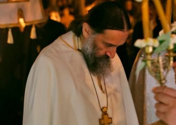 როდესაც ფეხებგაჩაჩხული დგახარ, ხან ერთ ფეხზე, ხან მეორეზე, შენ არ ლოცულობ, არ მჯერა მე რომ შენ ლოცულობ… – მამა თეოდორე