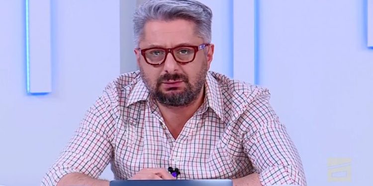 „კატასავით განაბულა ერთი ბიჭი” – ნიკა გვარამია ცოლთან ერთად გადაღებულ ახალ ფოტოებს აქვეყნებს