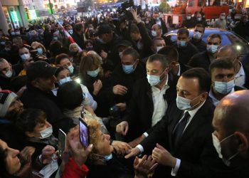 „ჯიგარი ხარ ირაკლი“ – აქციის დასრულების შემდეგ პრემიერი მეუღლესთან ერთად ხალხში გავიდა