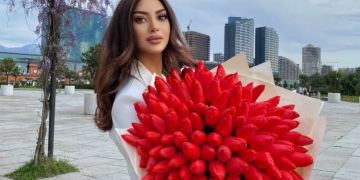 ბათუმელი მოდელის საჩუქრები გამომწერებს – ნახეთ რა მიმართვა გაავრცელა