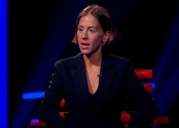 მეც ბევრი რამე არ მომწონს თქვენი, მაგრამ არასდროს გამჩენია სურვილი, ეს სახალხოდ დამეწერა და თან იმ სიტყვებით, რასაც თქვენ იმეტებთ – ნინი ქარსელაძე