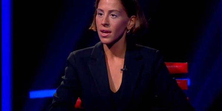 მეც ბევრი რამე არ მომწონს თქვენი, მაგრამ არასდროს გამჩენია სურვილი, ეს სახალხოდ დამეწერა და თან იმ სიტყვებით, რასაც თქვენ იმეტებთ – ნინი ქარსელაძე