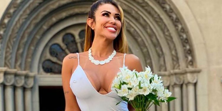 საკუთარ თავზე დაქორწინებული ქალი განქორწინდა